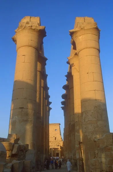 Pilastri nell'antica città egizia — Foto Stock