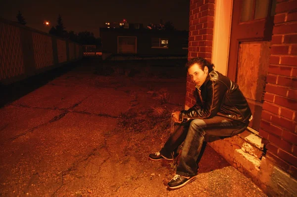 Man Sits Under Street Light — Stock Photo, Image