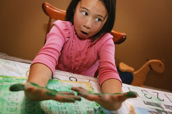 Child With Messy Green Hands — Stock Photo, Image