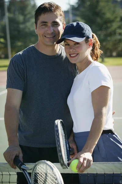 Porträt eines sportlichen Paares — Stockfoto