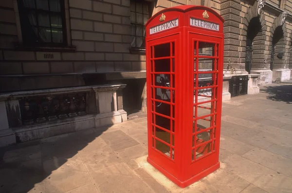 İngilizce Klasik telefon kutusu — Stok fotoğraf