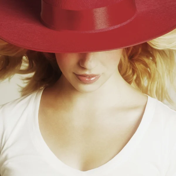 Female Model Wearing Red Hat — Stock Photo, Image