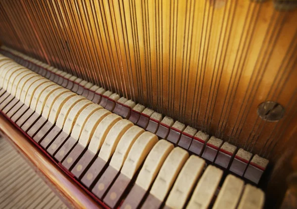 Dentro un pianoforte — Foto Stock