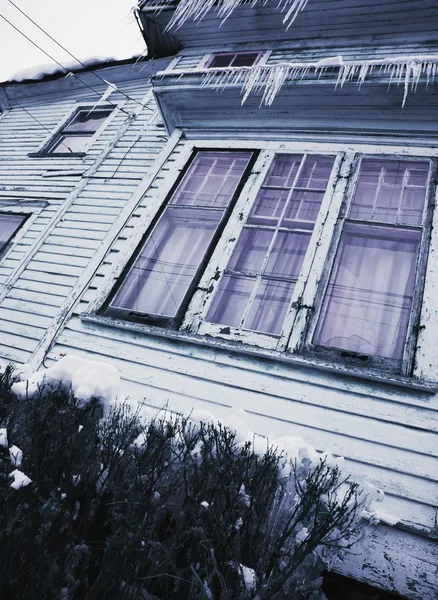 Icicles On House — Stock Photo, Image