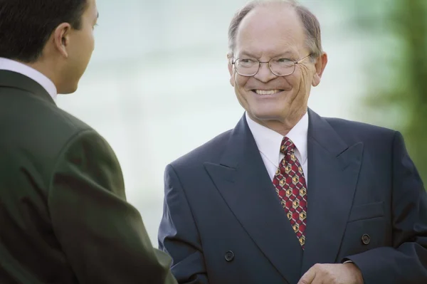 Two Businessmen Talk — Stock Photo, Image