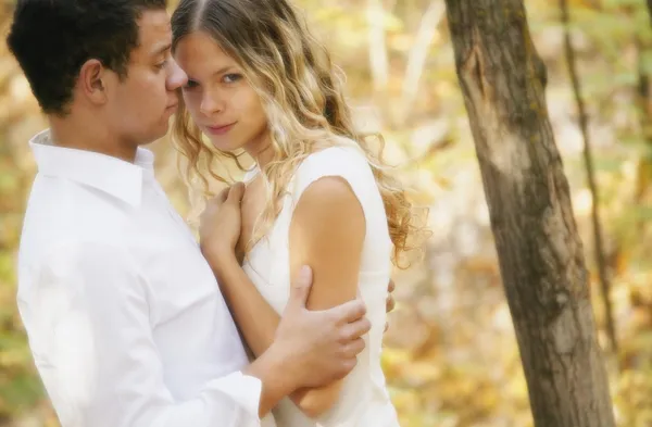 Couple Holding Each Other — Stock Photo, Image