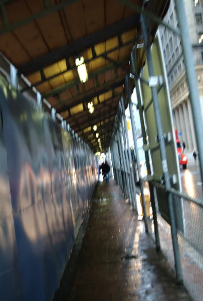 Walkway Under Scaffolding — Stock Photo, Image