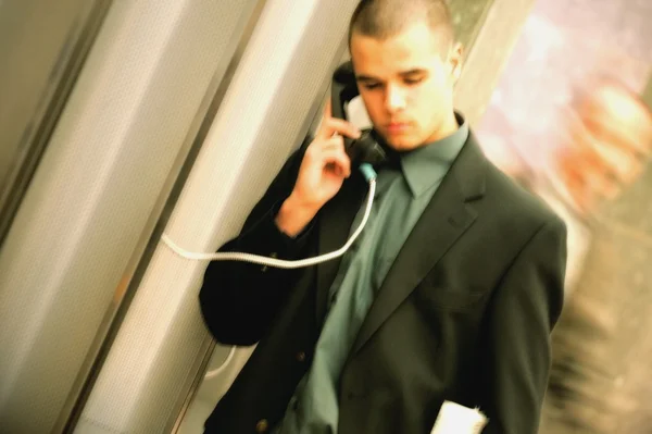 Homme d'affaires au téléphone — Photo