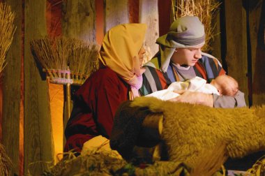 Yusuf ve Meryem ile bebek İsa