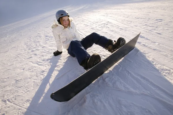 Tiener op snowboard — Stockfoto