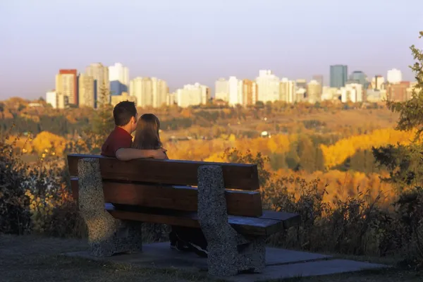 Pareja disfruta de la vista — Foto de Stock