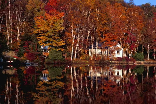 Lake front fastighet — Stockfoto