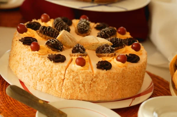 Cake on plate — Stock Photo, Image