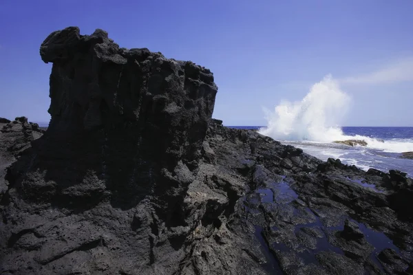 Lava Rock Near Water — Stock Photo, Image