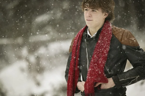 Man Standing While Snow Is Falling — Stock Photo, Image