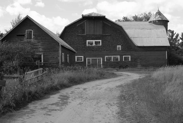 Une grange sur une ferme — Photo