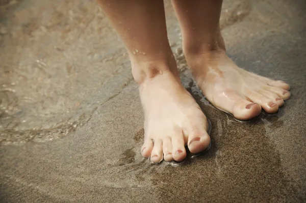 Barefoot op het strand — Stockfoto