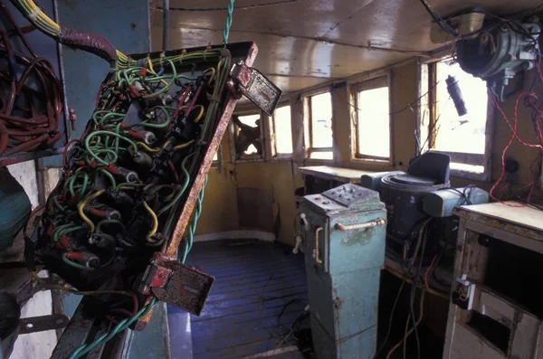 Intérieur De Decrepit Vieux Bateau — Photo