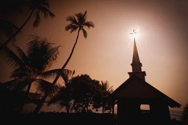 Iglesia tropical en silueta — Foto de Stock