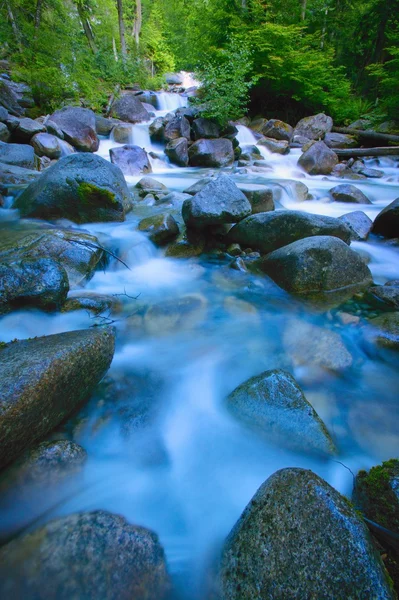 Snelstromende rivier — Stockfoto