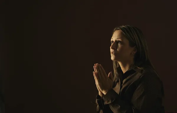 A Woman In Prayer — Stock Photo, Image