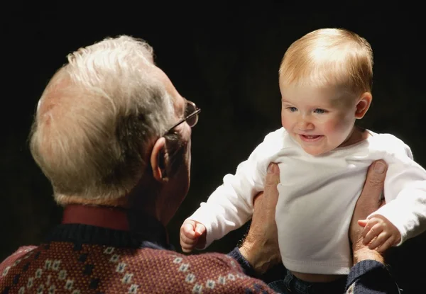 Arrière grand-parent avec enfant — Photo