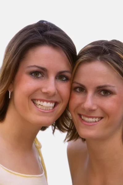 Portrét dvou mladých žen — Stock fotografie