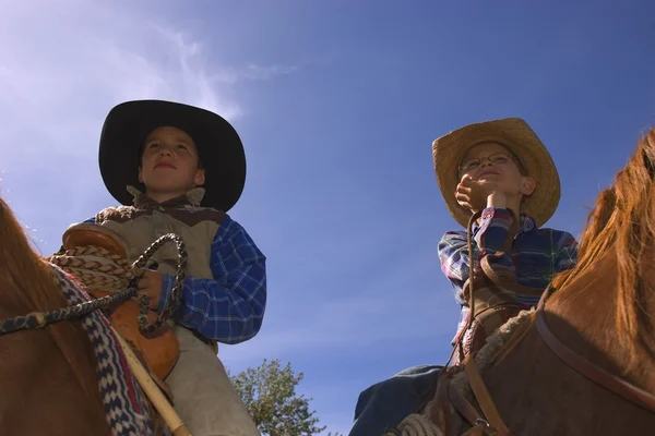 Dois jovens Cowboys — Fotografia de Stock