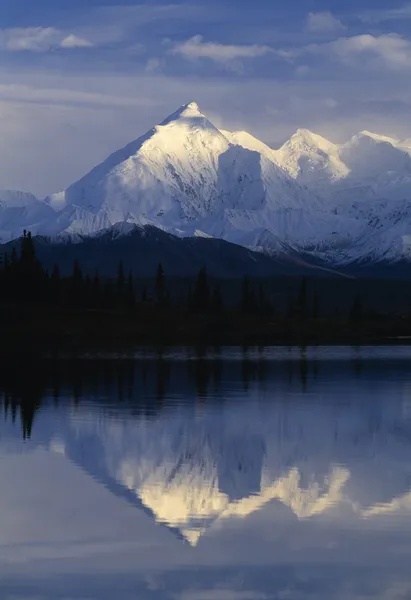 Scenic Mountain Lake — Stock Photo, Image