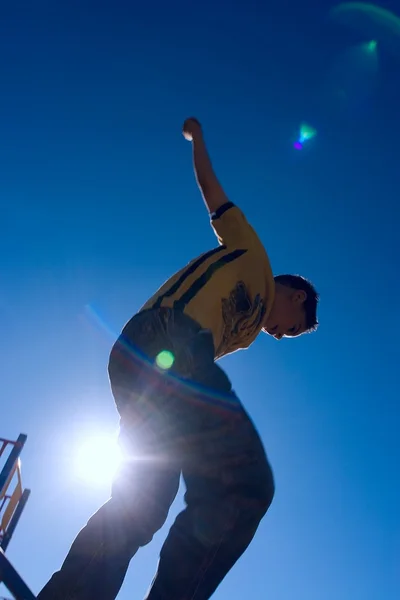 A Teenager Attempts A Stunt — Stock Photo, Image