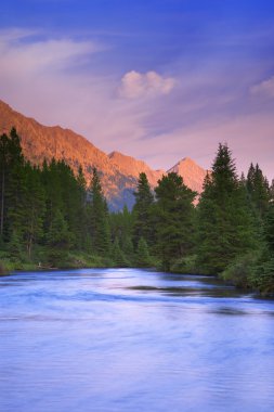 dağ günbatımı elk river, elk göller eyalet parkı, british columbia, Kanada