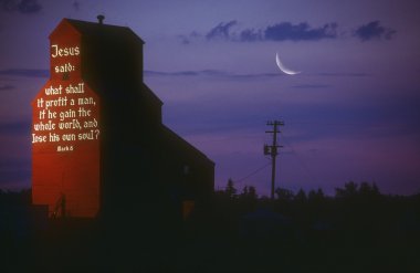 bir tane Asansör, nisku, alberta, Kanada tarafında İncille mesaj