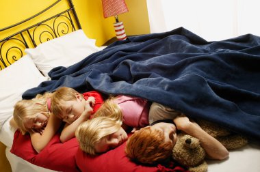 Çocuklar uyuyor