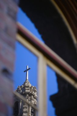 mimarisi üzerinde çapraz