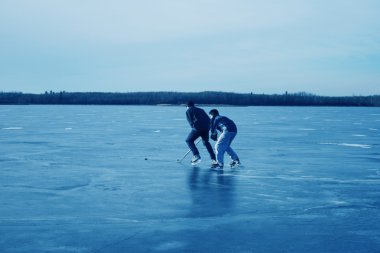birlikte hokey oynarken