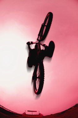 siluet stunt bike rider