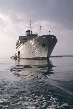 Delphi disembarking tatil cruise liner