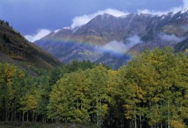gökkuşağı ve fırtına Vadisi Dağ zirveleri, Bordo çan snowmass vahşi doğa arasında takas