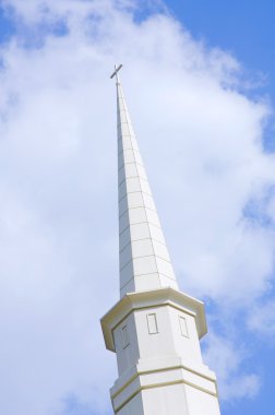 Kilisenin çan kulesi