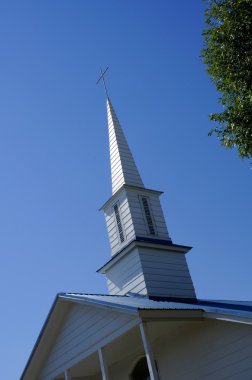 Kilisenin çan kulesi