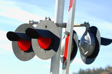 Demiryolu geçidi ışığı