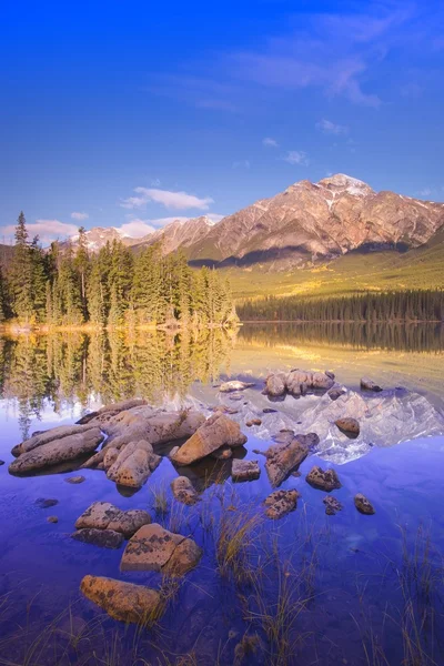 Pyramidensee, Jaspis-Nationalpark, Alberta, Kanada — Stockfoto