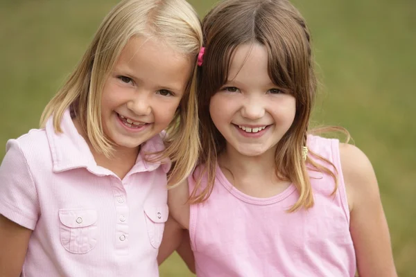 Deux amis souriants — Photo