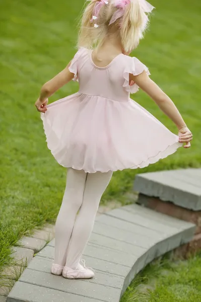 Enfant avec robe de ballet — Photo