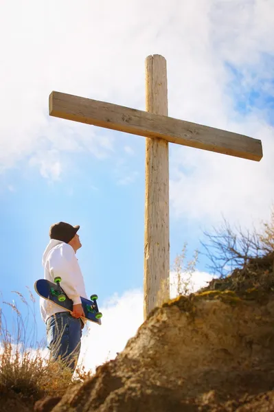 Skateboarder em Cross — Fotografia de Stock