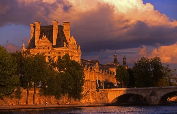 The Tuileries And The Louvre — Stock Photo, Image