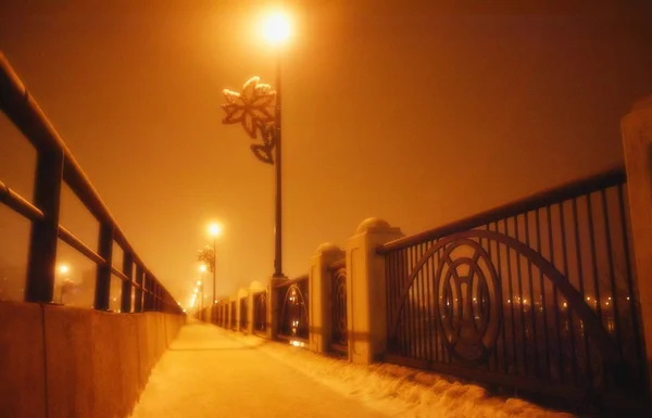 Straßenlaternen in der Nacht — Stockfoto