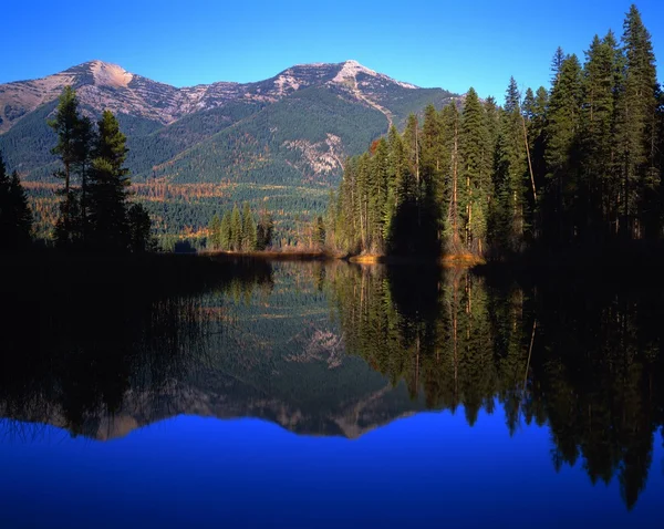 Holland Lake, Swan Range Mountains, Reflected Autumn Colors, Swan Valley — Stock Photo, Image