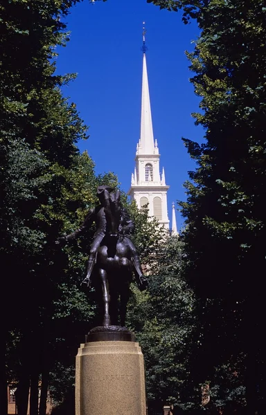 Paul revere standbeeld — Stockfoto