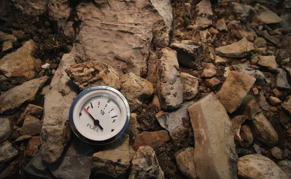 Calibre vacío en rocas — Foto de Stock